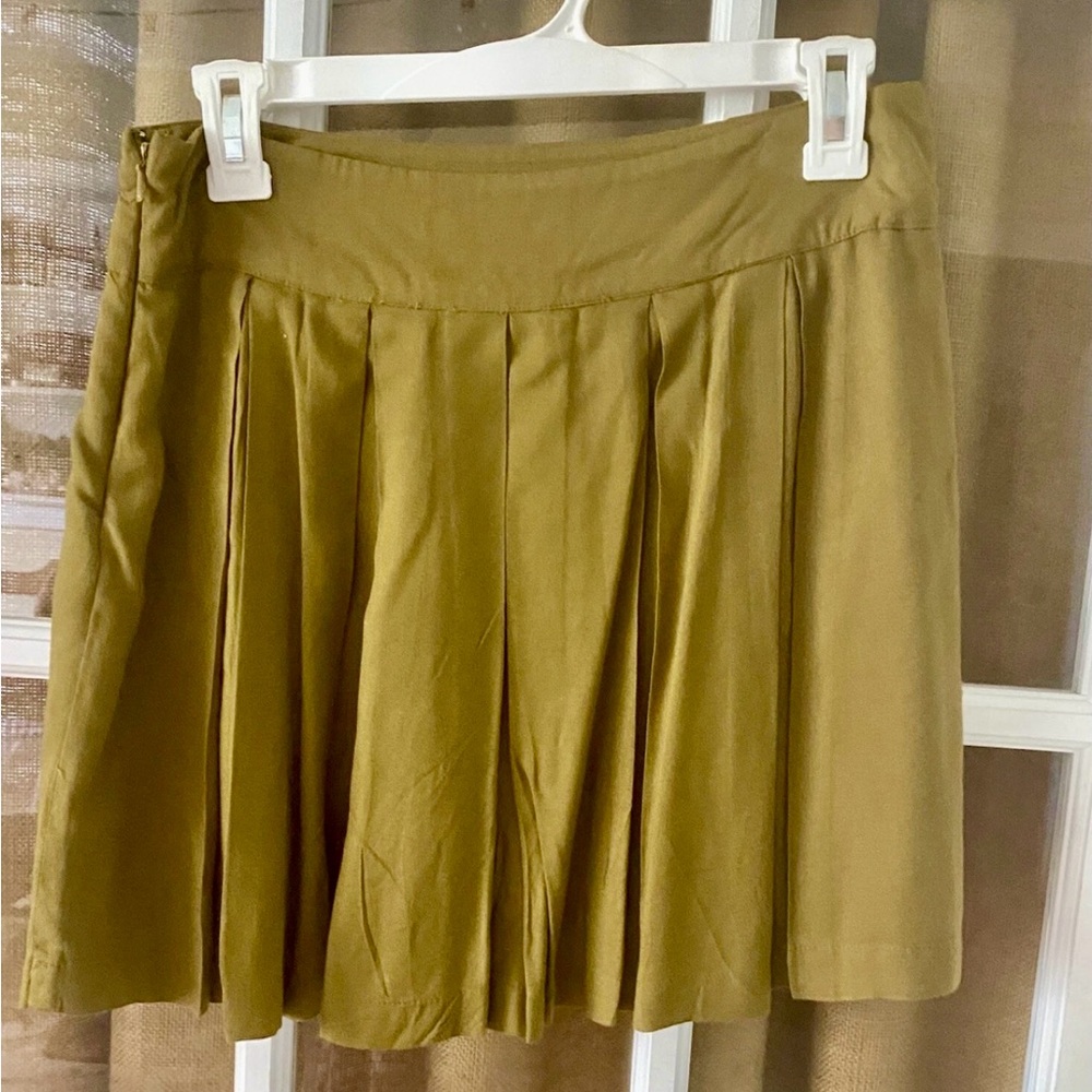 Old Navy Olive Green Short Pleated Skirt